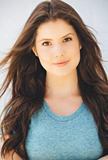 How tall is Amanda Cerny?